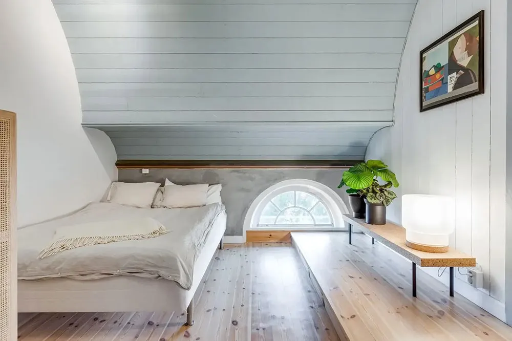 Mittelalterliche Gewölbe und offener Raum: Einzigartiges Haus in einer ehemaligen Kirche in Schweden - Gallery image 12