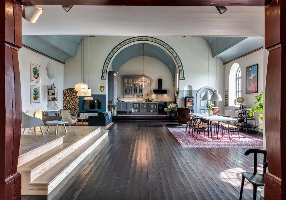 Mittelalterliche Gewölbe und offener Raum: Einzigartiges Haus in einer ehemaligen Kirche in Schweden - Gallery image 5