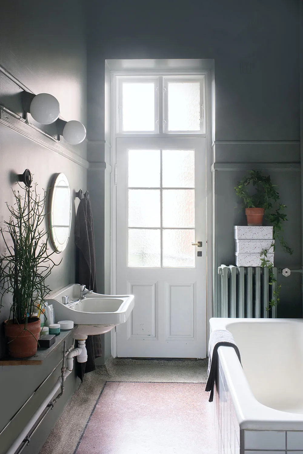 Apartamenty rodziny projektanta w Kopenhadze z nowoczesnymi zielonymi ścianami i linią - Gallery image 14