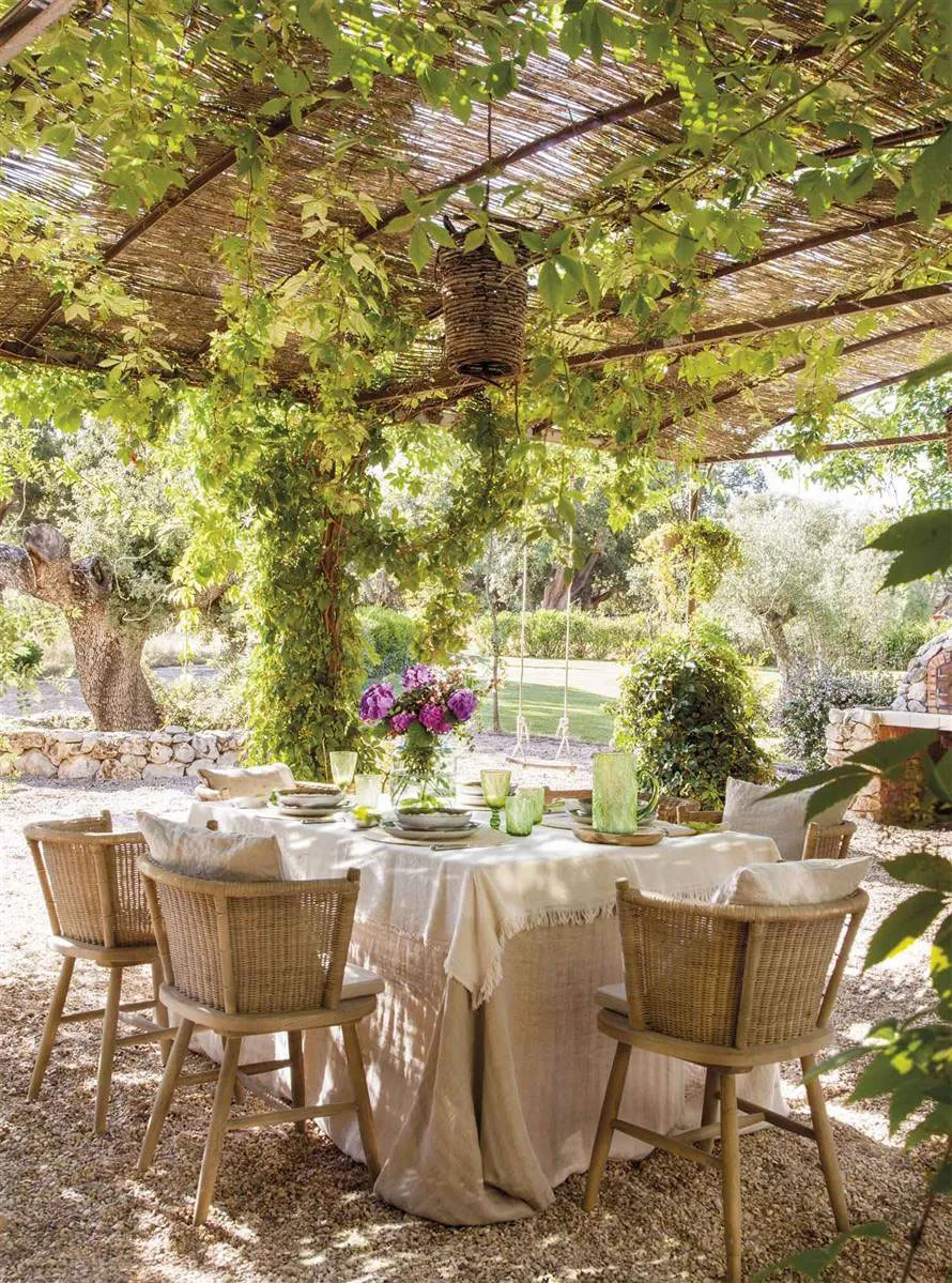 Beautiful Stone Cottage with Glass Walls in Spain, Nestled in Greenery - Gallery image 2
