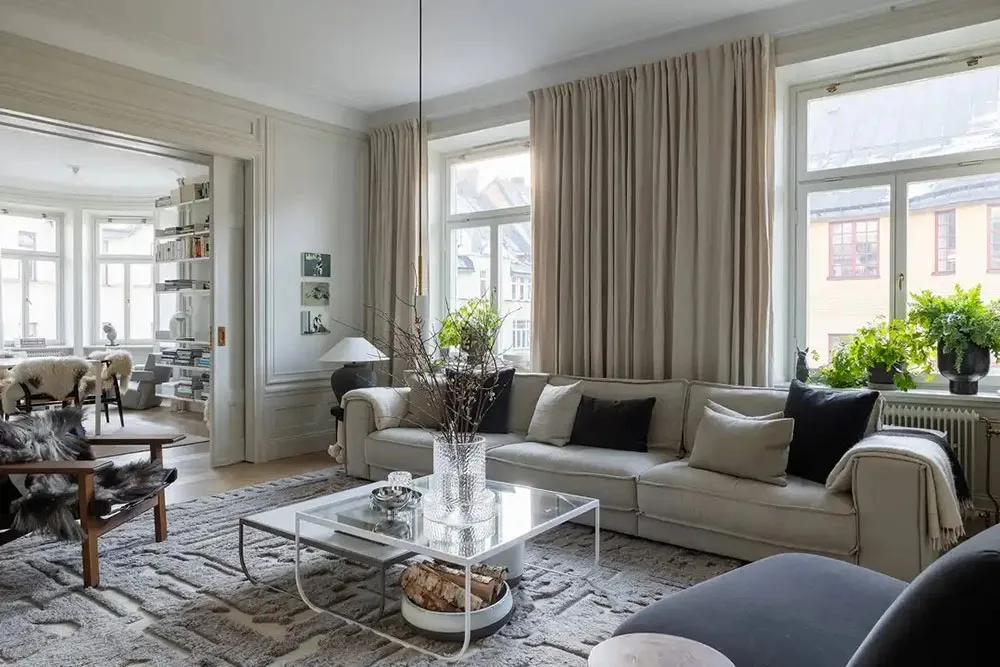 Moderne Klassik mit stylischen dunklen Akzenten: Wohnung in Stockholm - Gallery image 4