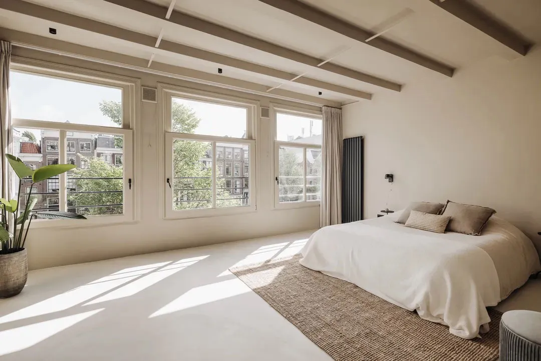 Diseño minimalista cálido en la decoración de un apartamento en una casa junto al canal en Ámsterdam - Gallery image 18