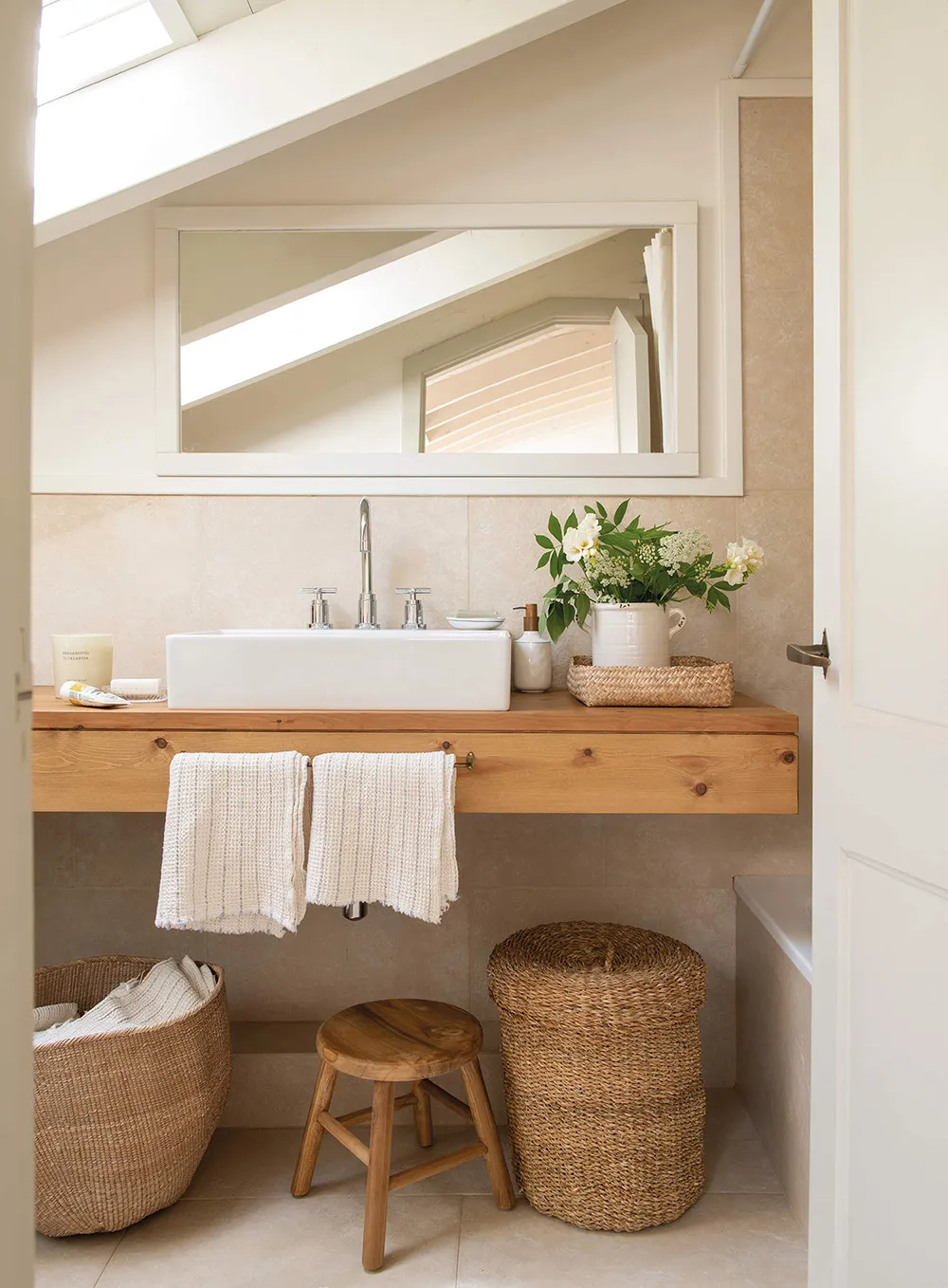 Un acogedor patio con vistas y toques de Provenza: hermoso cabaño en los Pirineos - Gallery image 10