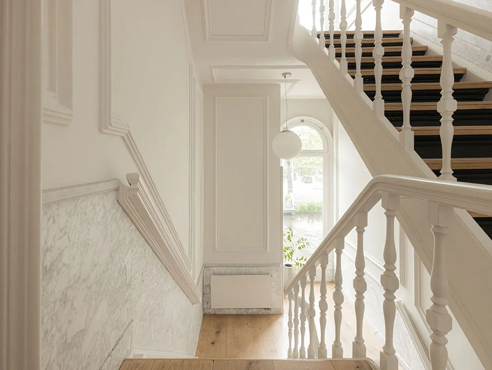 Gemütliche moderne Interior-Designs der beeindruckenden städtischen Villa in Amsterdam - Gallery image 24