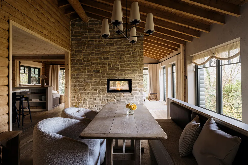 Приємні натуральні інтер'єри хутірка в лісі в Англії - Gallery image 19