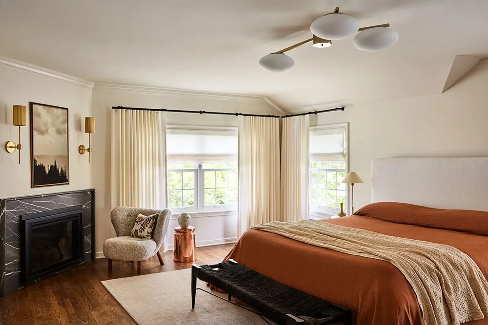 Diseño de interiores de una casa rural en Minnesota inspirada en los acogedoros pubs ingleses - Gallery image 17