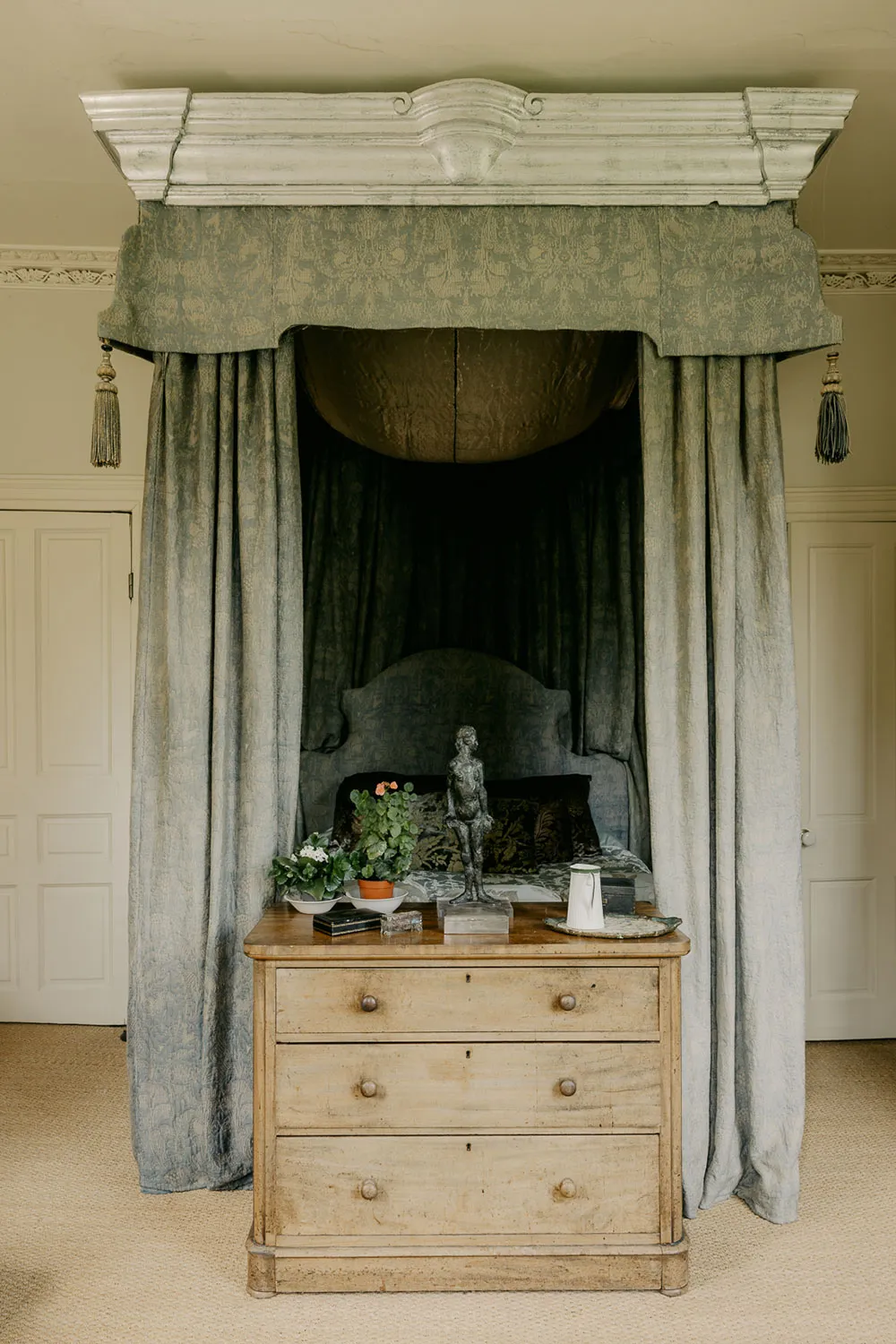 Niesamowite wnętrza starożytnego domu w stylu barok w Anglii - Gallery image 23