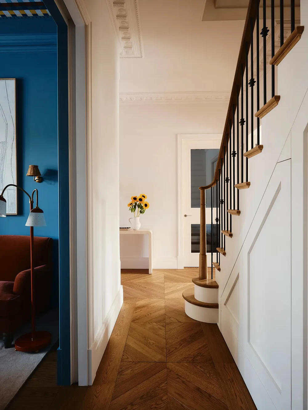 Art, Bold Accents, and English Design: A Townhouse in London - Gallery image 6