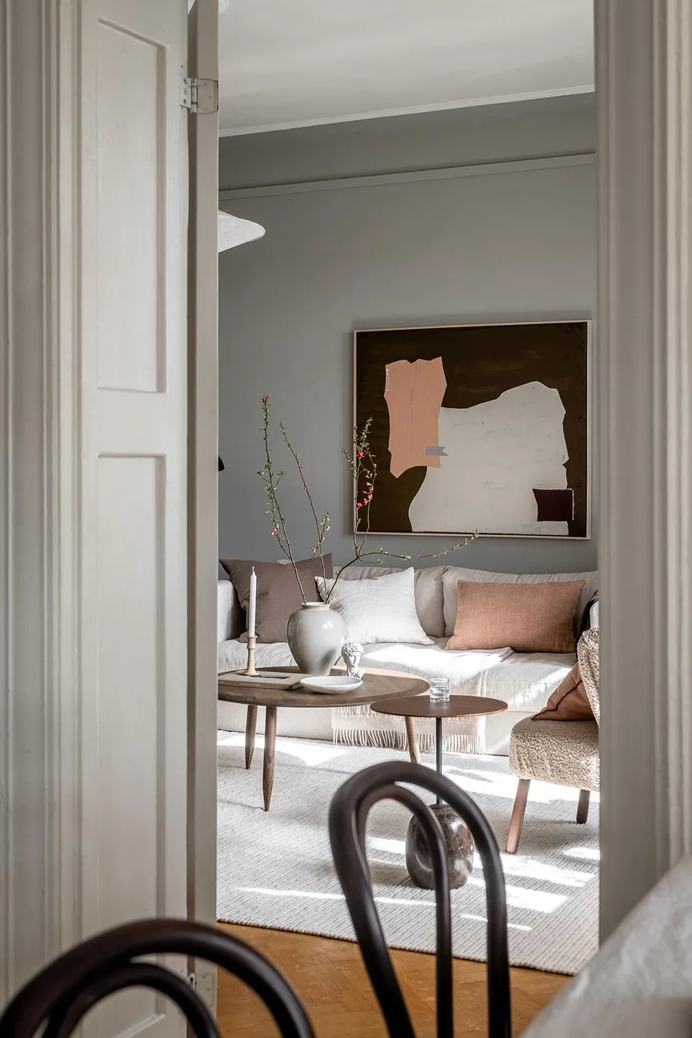 Apartamento gris en Gotemburgo con habitación pequeña y balcón (65 m²) - Gallery image 1