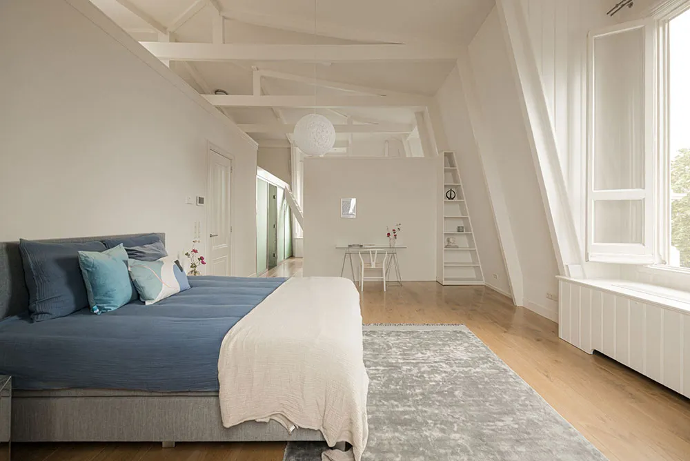 Gemütliche moderne Interior-Designs der beeindruckenden städtischen Villa in Amsterdam - Gallery image 32