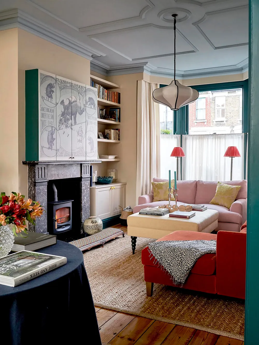 Soft Floral Motifs in Beautiful English-Style Interiors - Gallery image 1