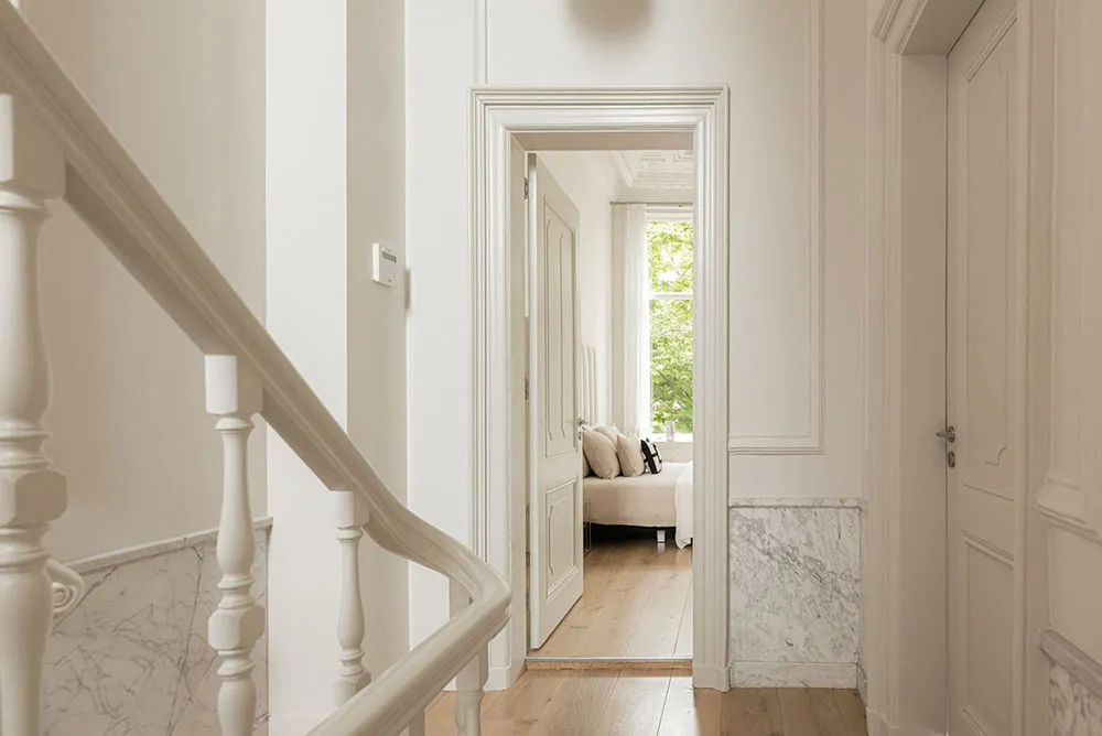 Gemütliche moderne Interior-Designs der beeindruckenden städtischen Villa in Amsterdam - Gallery image 27