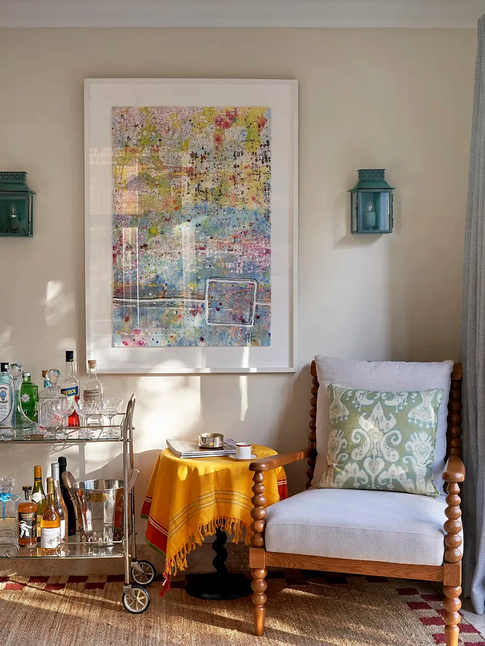 Soft Floral Motifs in Beautiful English-Style Interiors - Gallery image 12