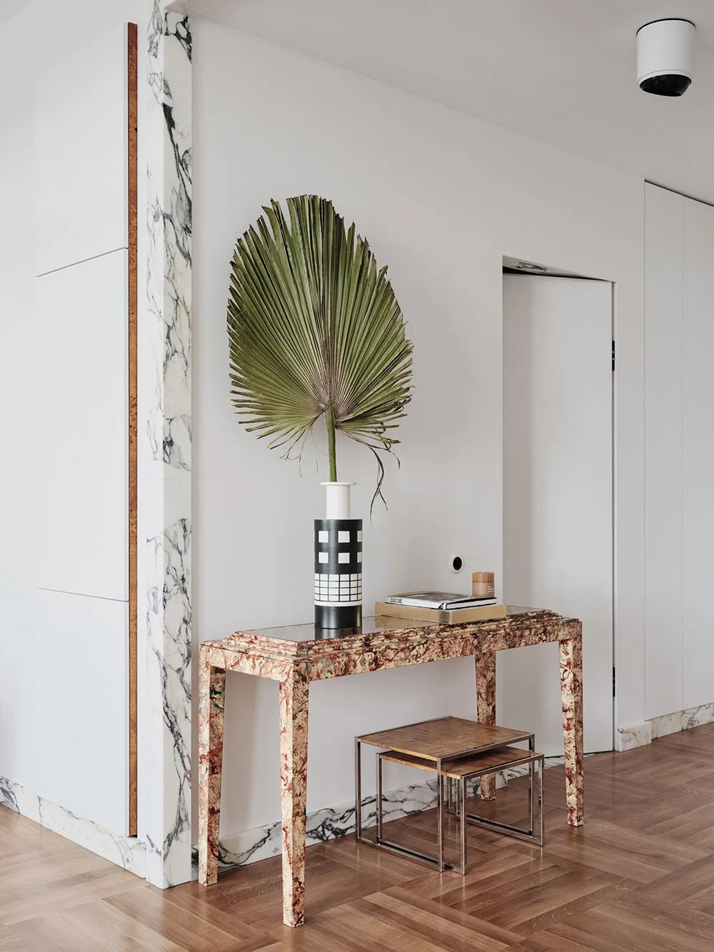 Mały, ale bardzo niezwykły apartament z widokiem na Nezu w Sankt Petersburgu (49 m²) - Gallery image 9