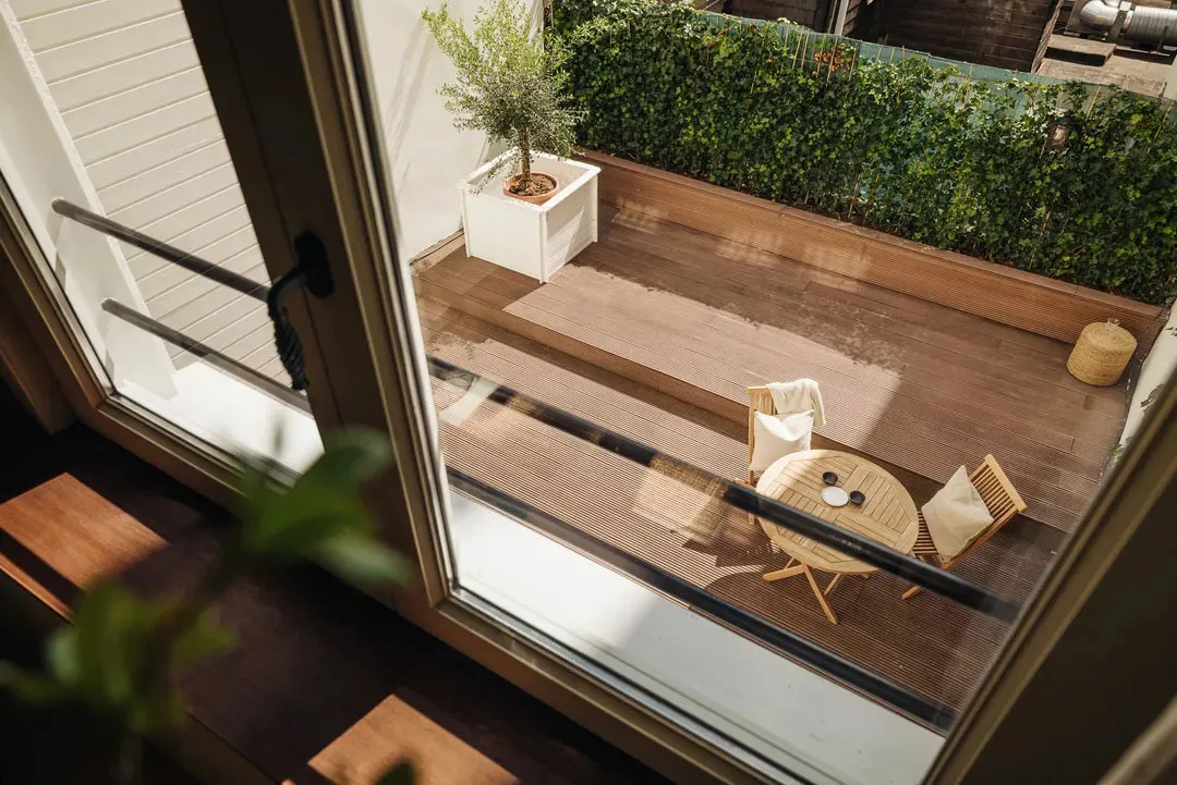 Diseño minimalista cálido en la decoración de un apartamento en una casa junto al canal en Ámsterdam - Gallery image 23