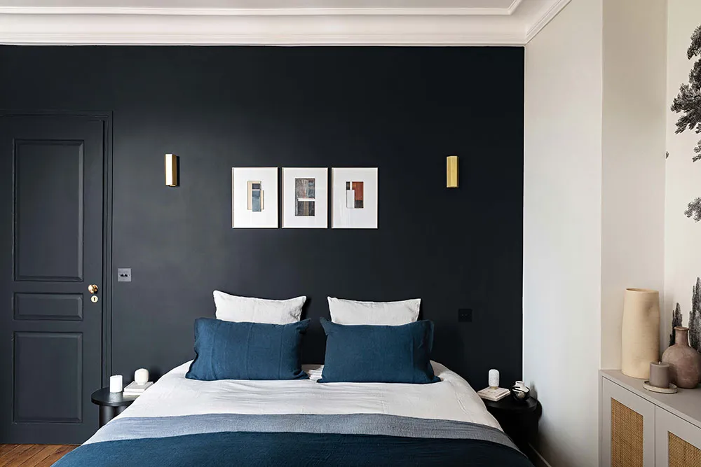 Diseño de interior en blanco y negro de un apartamento de dos plantas en París - Gallery image 14