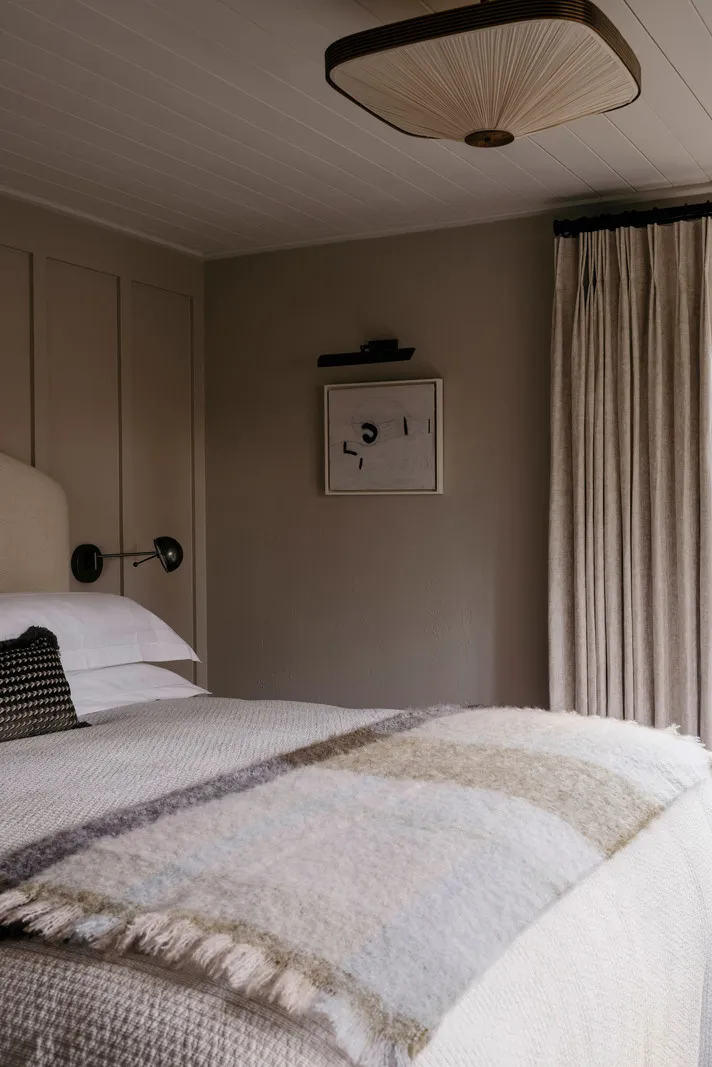 Приємні натуральні інтер'єри хутірка в лісі в Англії - Gallery image 12