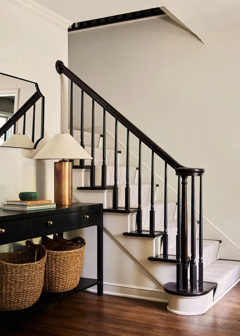 Diseño de interiores de una casa rural en Minnesota inspirada en los acogedoros pubs ingleses - Gallery image 16