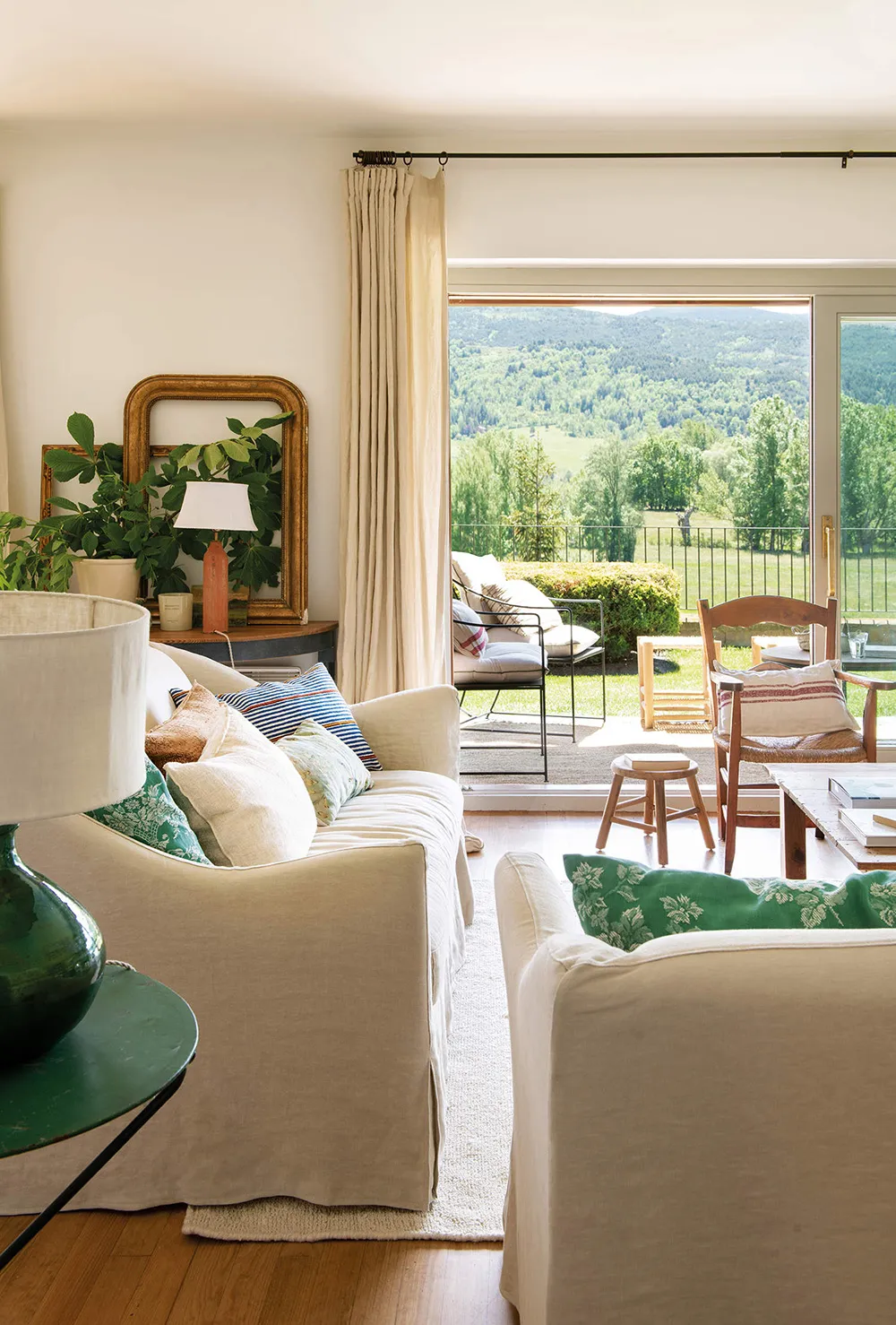 Un acogedor patio con vistas y toques de Provenza: hermoso cabaño en los Pirineos - Gallery image 2