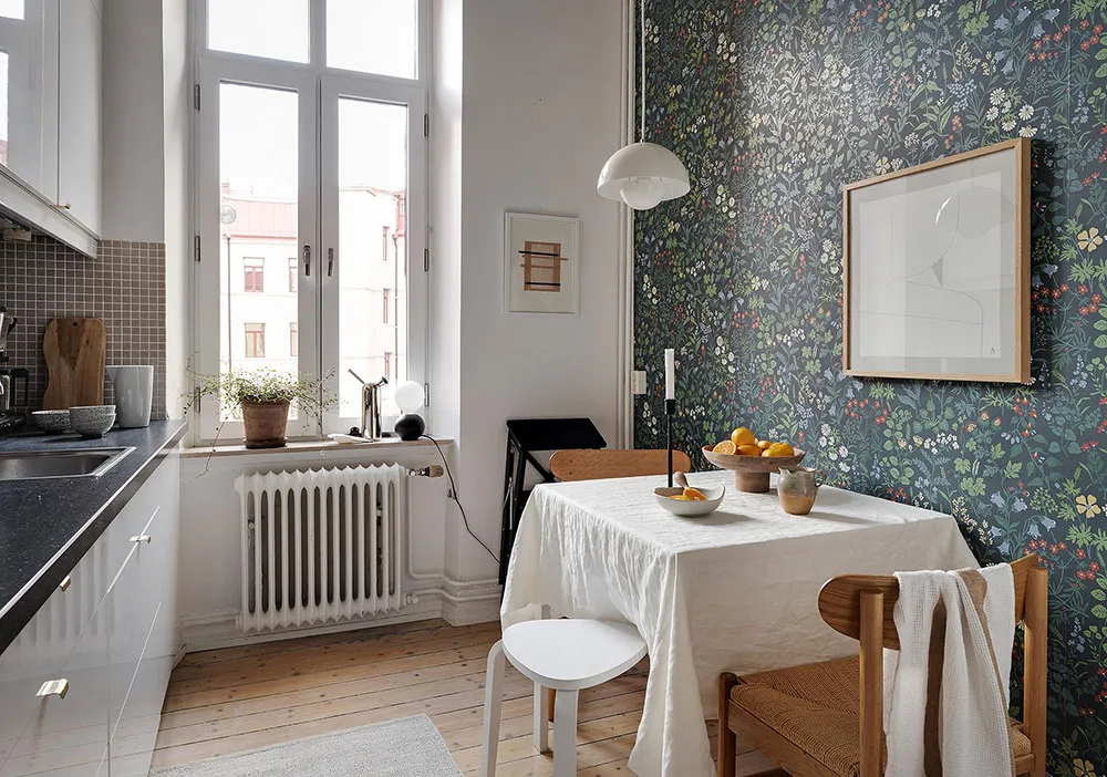 Angenehmes Zusammenspiel von kühlen und warmen Tönen in einer skandinavischen Wohnung (81 qm) - Gallery image 24