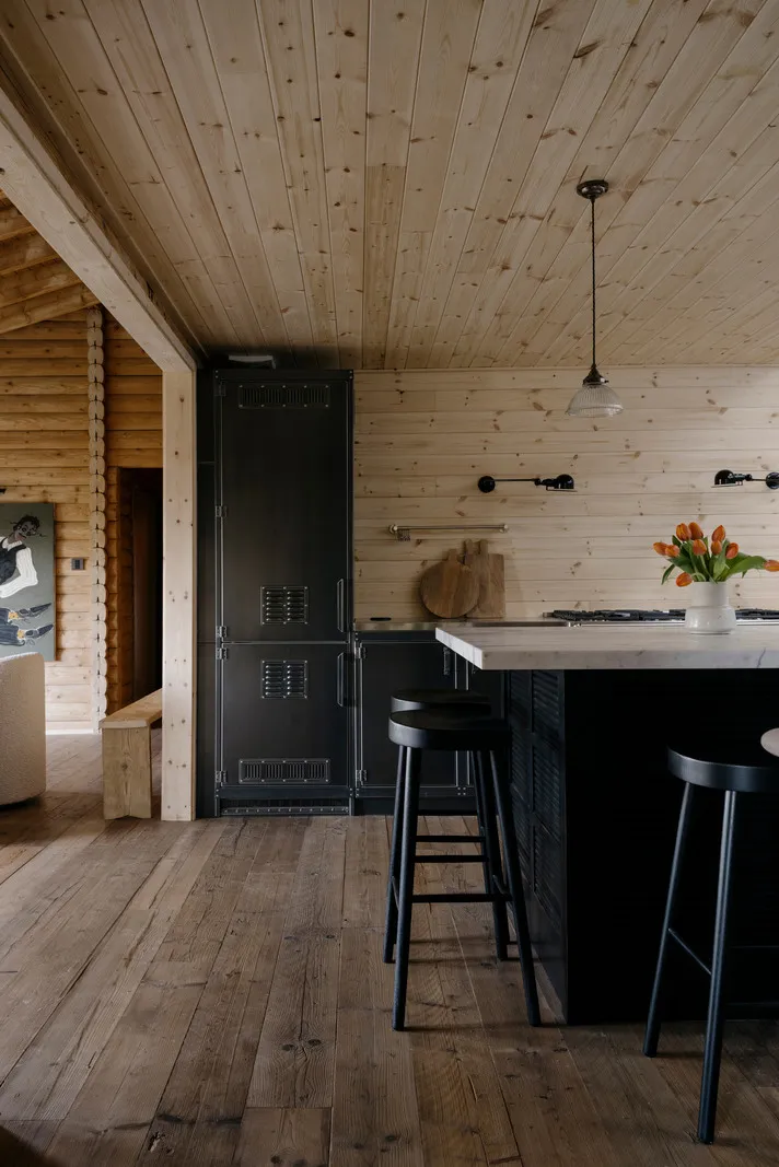 Приємні натуральні інтер'єри хутірка в лісі в Англії - Gallery image 9