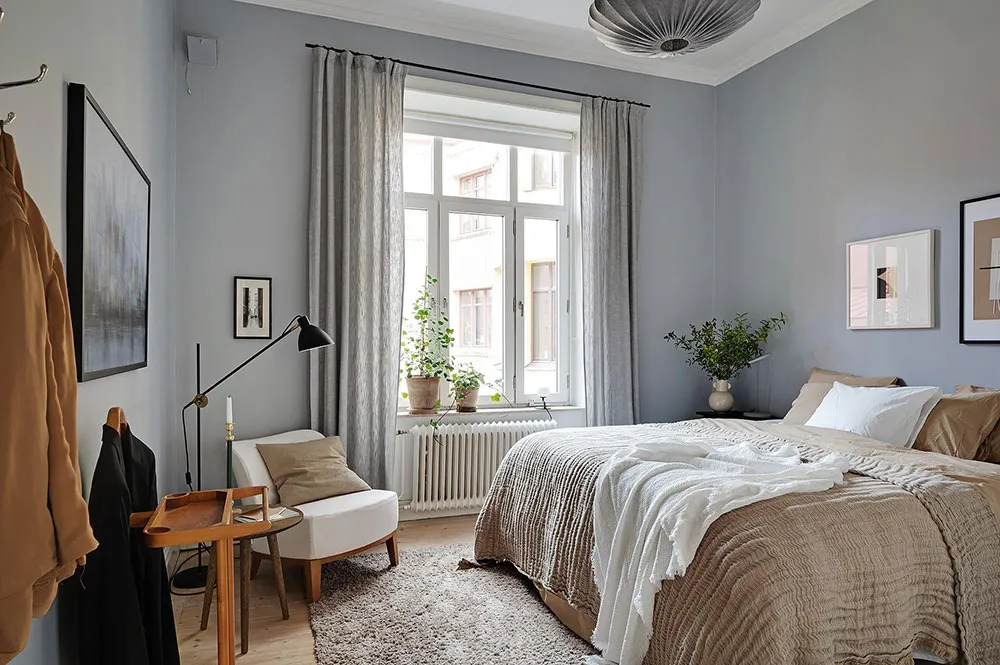 Angenehmes Zusammenspiel von kühlen und warmen Tönen in einer skandinavischen Wohnung (81 qm) - Gallery image 16