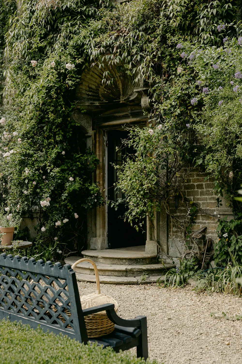 Niesamowite wnętrza starożytnego domu w stylu barok w Anglii - Gallery image 1