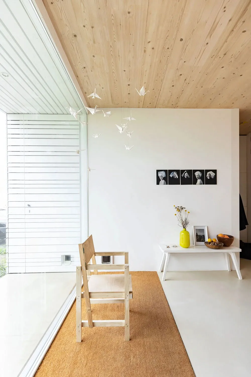 Calor de madera natural en el diseño de un townhouse moderno en Ámsterdam - Gallery image 7