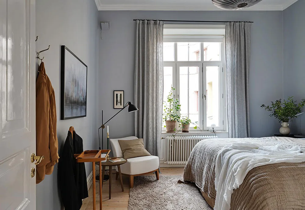 Angenehmes Zusammenspiel von kühlen und warmen Tönen in einer skandinavischen Wohnung (81 qm) - Gallery image 19