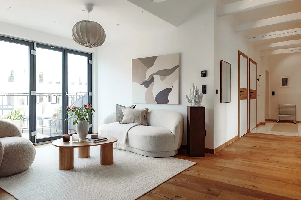 Шведська мансарда зі світлими інтер'єрами та модним декором (74 кв. м) - Gallery image 16