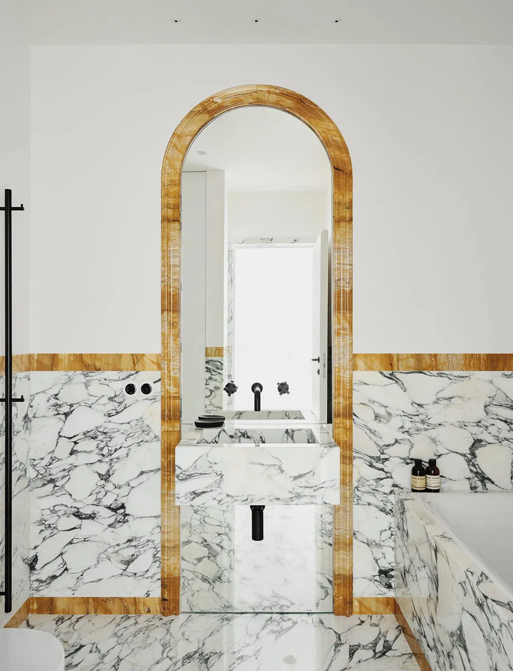 Mały, ale bardzo niezwykły apartament z widokiem na Nezu w Sankt Petersburgu (49 m²) - Gallery image 6