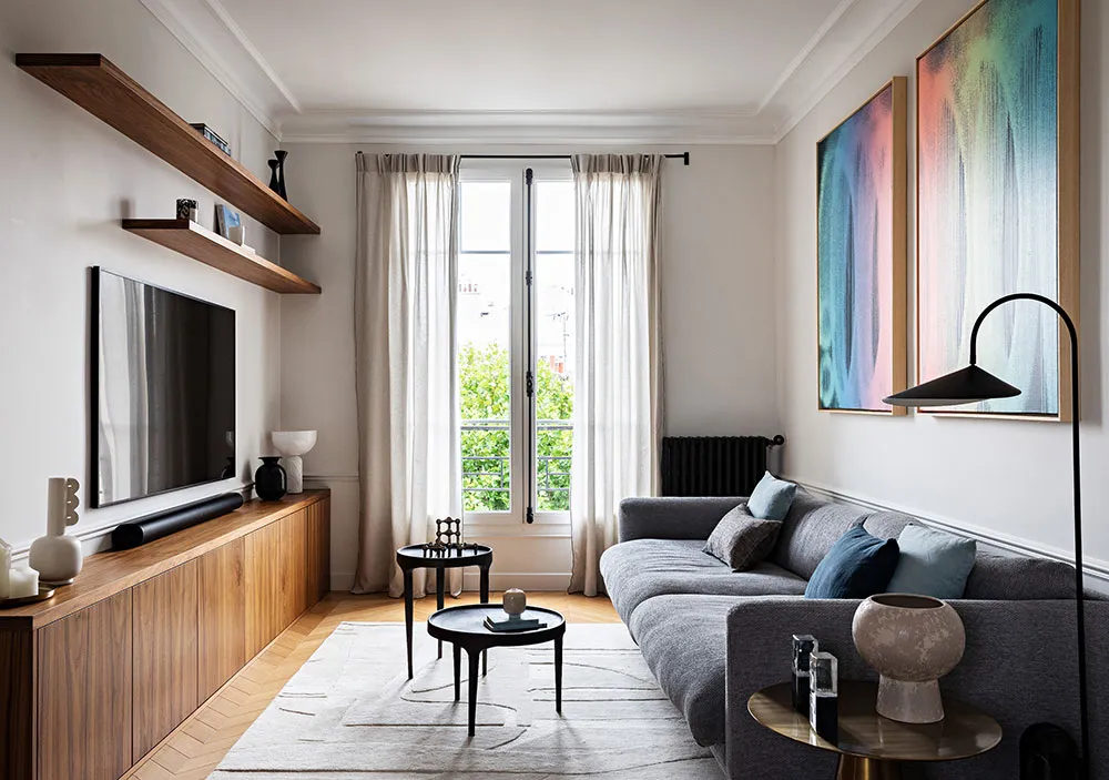 Diseño de interior en blanco y negro de un apartamento de dos plantas en París - Gallery image 2