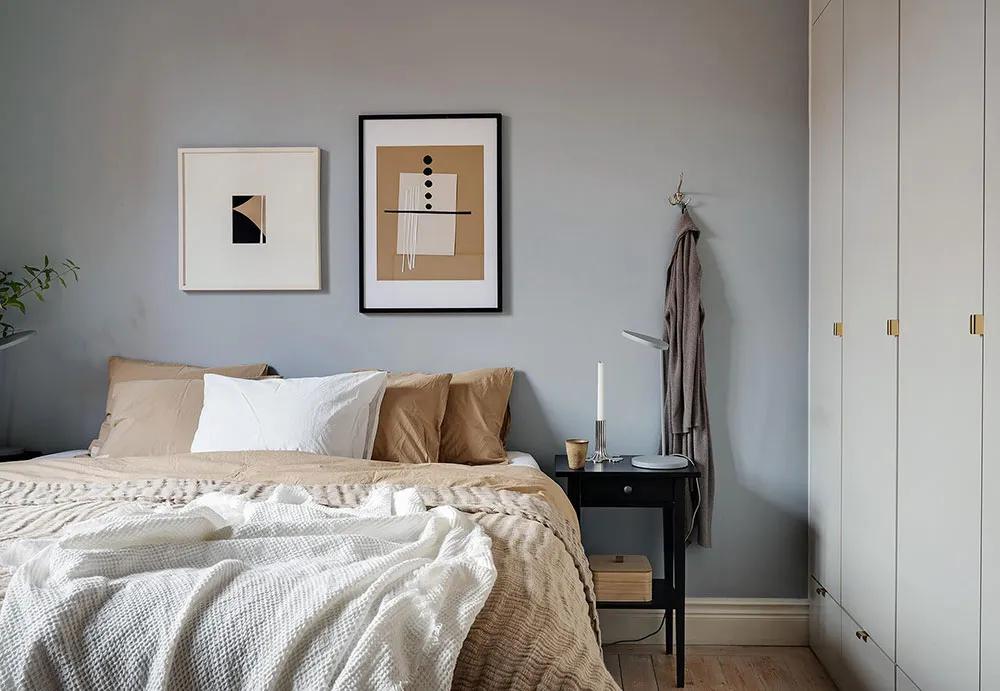 Angenehmes Zusammenspiel von kühlen und warmen Tönen in einer skandinavischen Wohnung (81 qm) - Gallery image 17