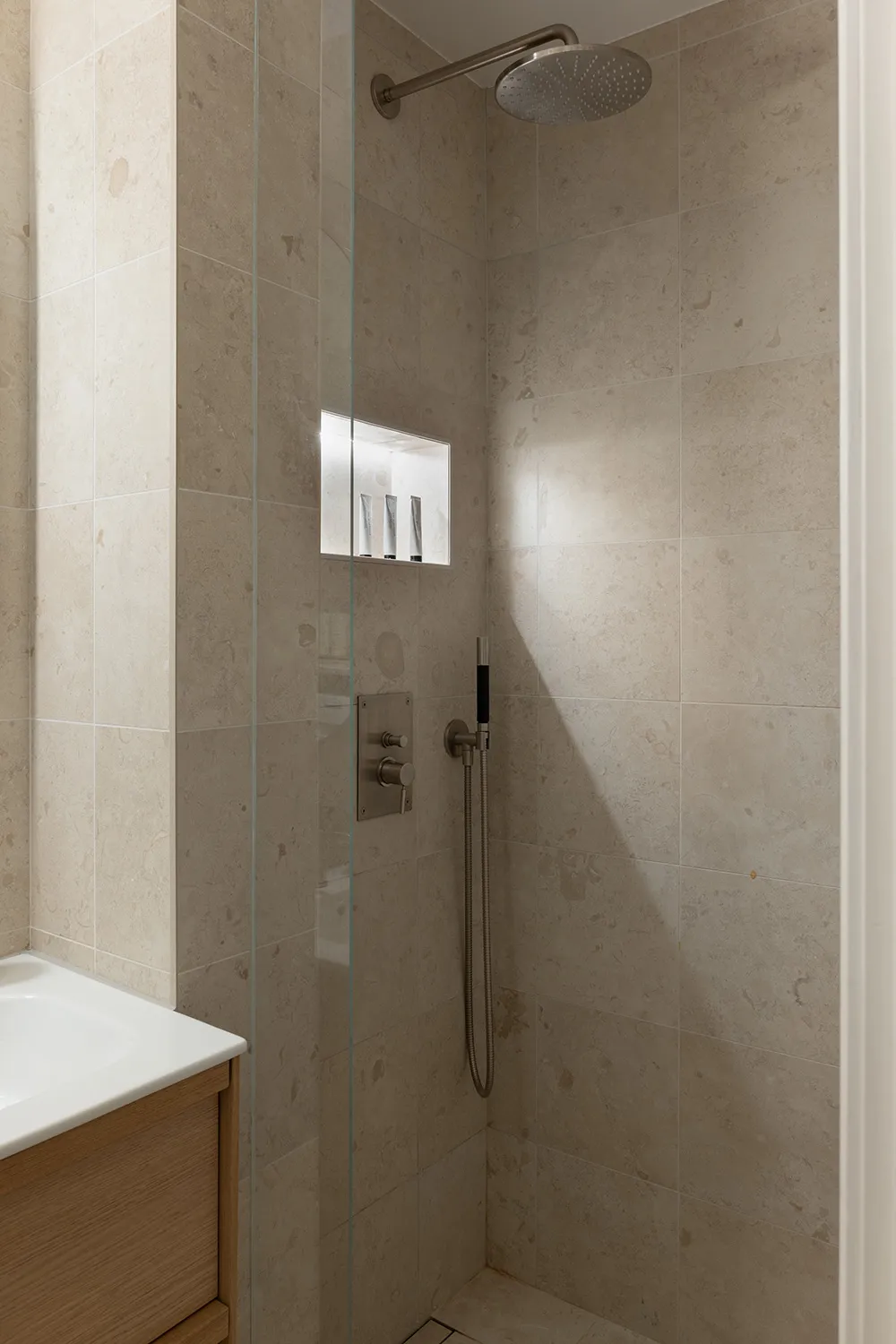 Арки и модный дизайн: элегантная квартира в Стокгольме (71 кв. м) - Gallery image 25