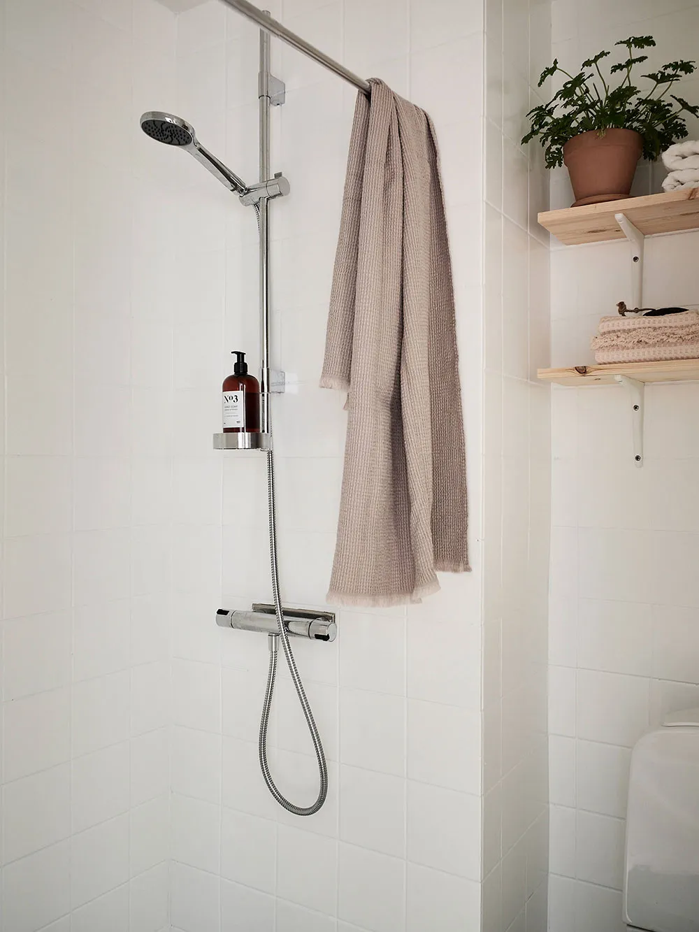 En la ciudad como en una casa de campo: diseño natural en Gotemburgo (47 m²) - Gallery image 19