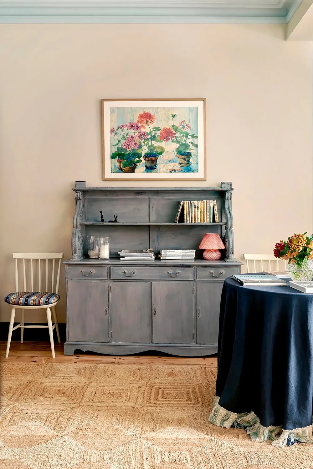 Soft Floral Motifs in Beautiful English-Style Interiors - Gallery image 2