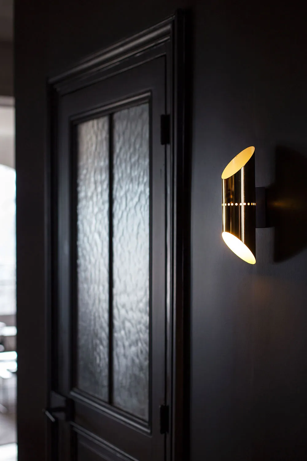 Klassische Fenster und moderner Dekor: Die Wohnung eines Designers in Paris - 10