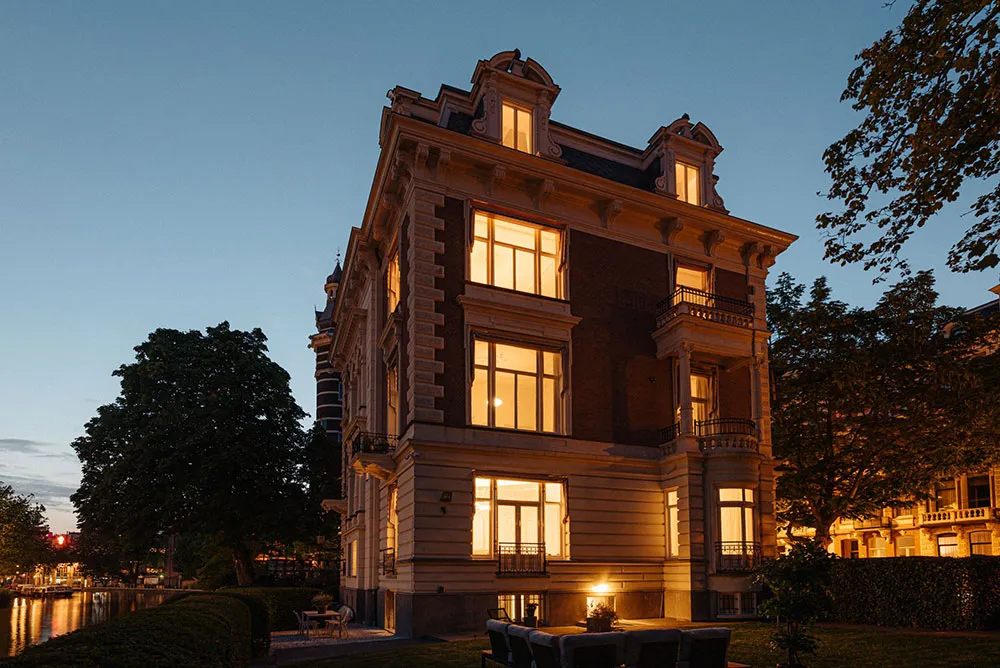 Gemütliche moderne Interior-Designs der beeindruckenden städtischen Villa in Amsterdam - Gallery image 39