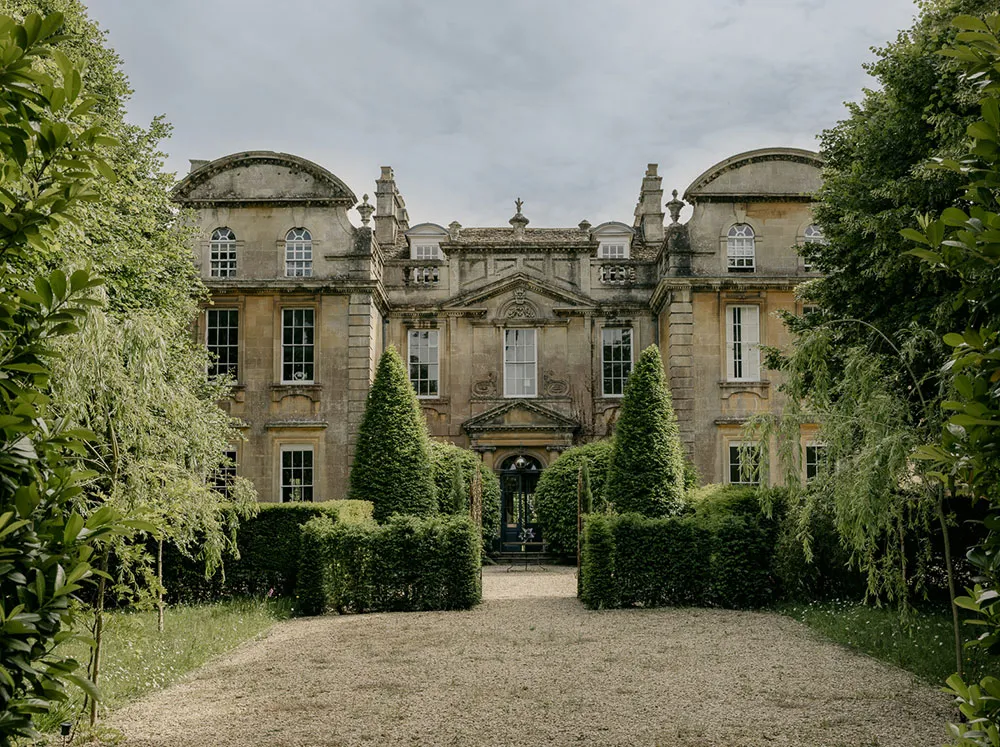 Niesamowite wnętrza starożytnego domu w stylu barok w Anglii - Gallery image 2