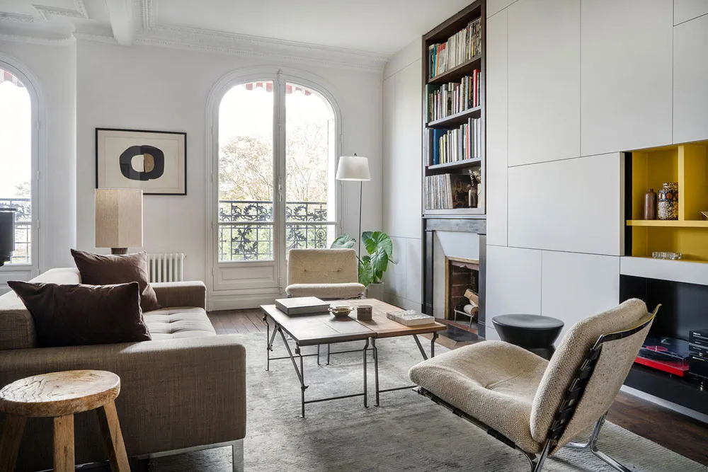 Klassische Fenster und moderner Dekor: Die Wohnung eines Designers in Paris - 3