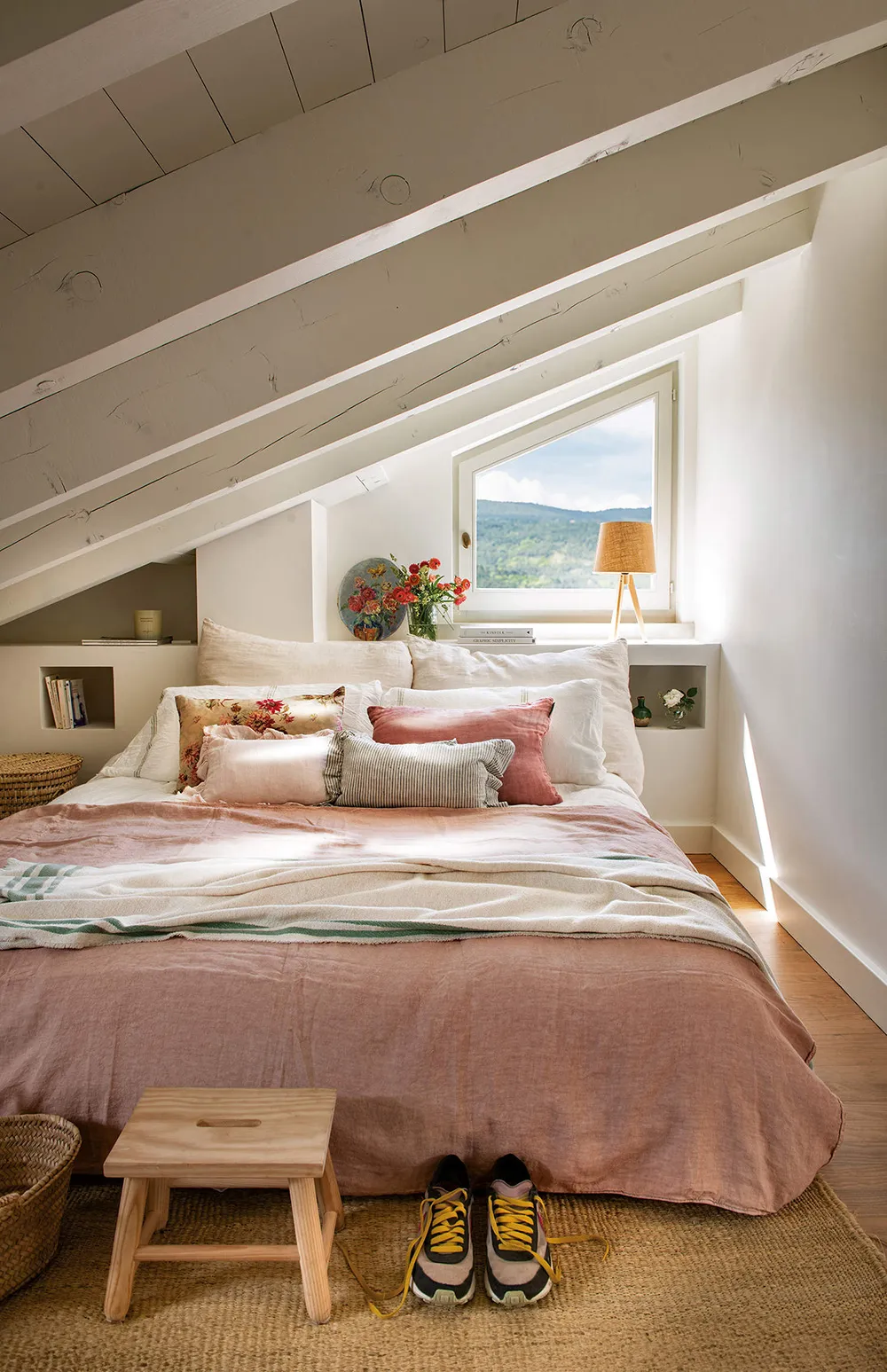 Un acogedor patio con vistas y toques de Provenza: hermoso cabaño en los Pirineos - Gallery image 12