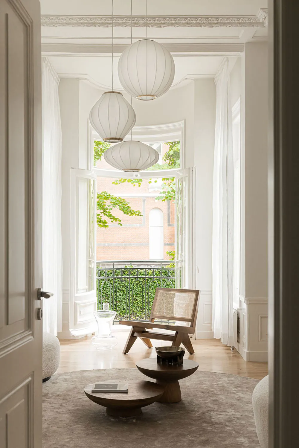 Gemütliche moderne Interior-Designs der beeindruckenden städtischen Villa in Amsterdam - Gallery image 1