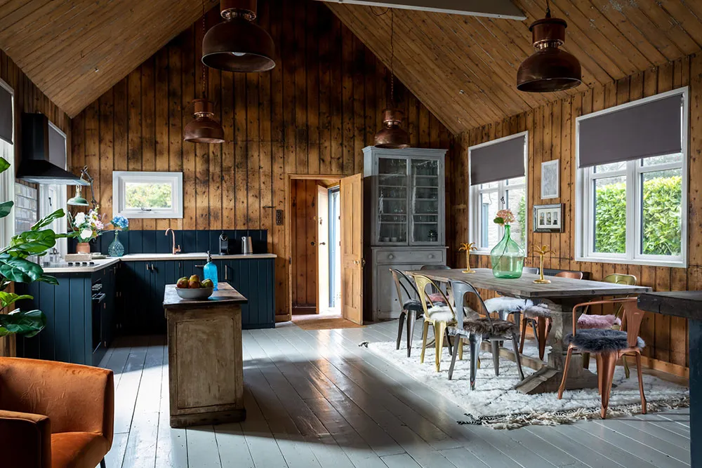 Cómodo cabaña de madera en las profundidades inglesas, disponible para alquiler en fines de semana - Gallery image 2