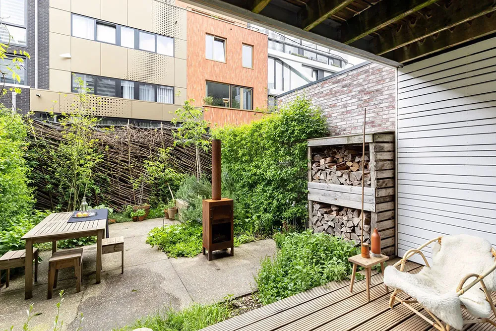 Calor de madera natural en el diseño de un townhouse moderno en Ámsterdam - Gallery image 20
