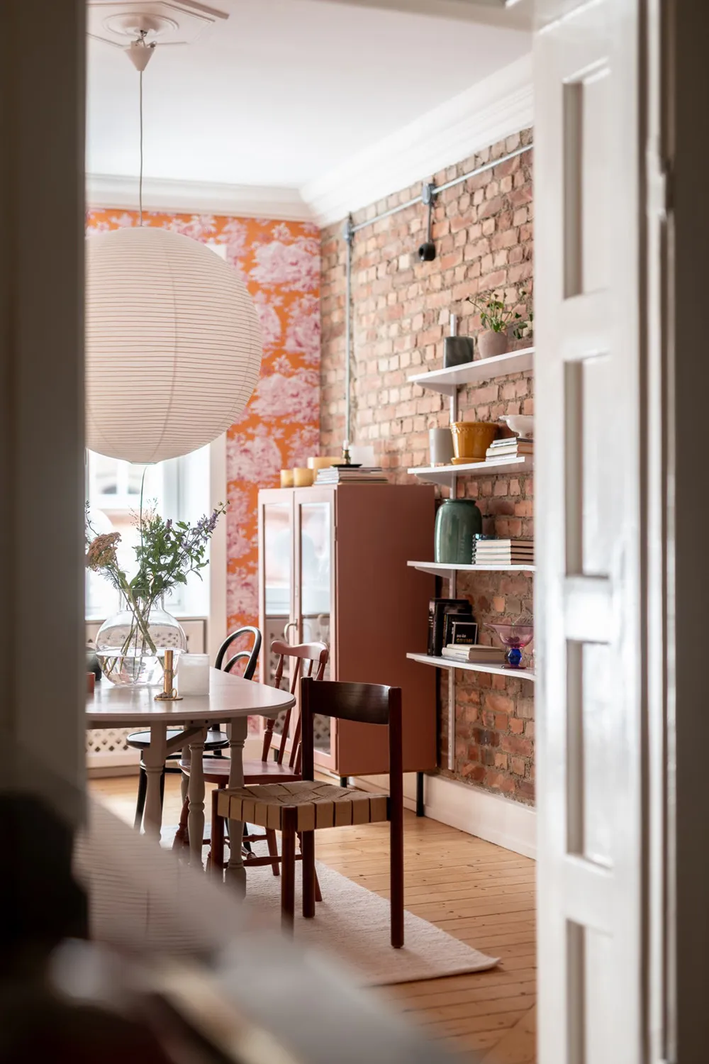 Пісочні тони, цегляна стіна та обоями: квартира в Гетеборзі (91 кв. м) - Gallery image 16