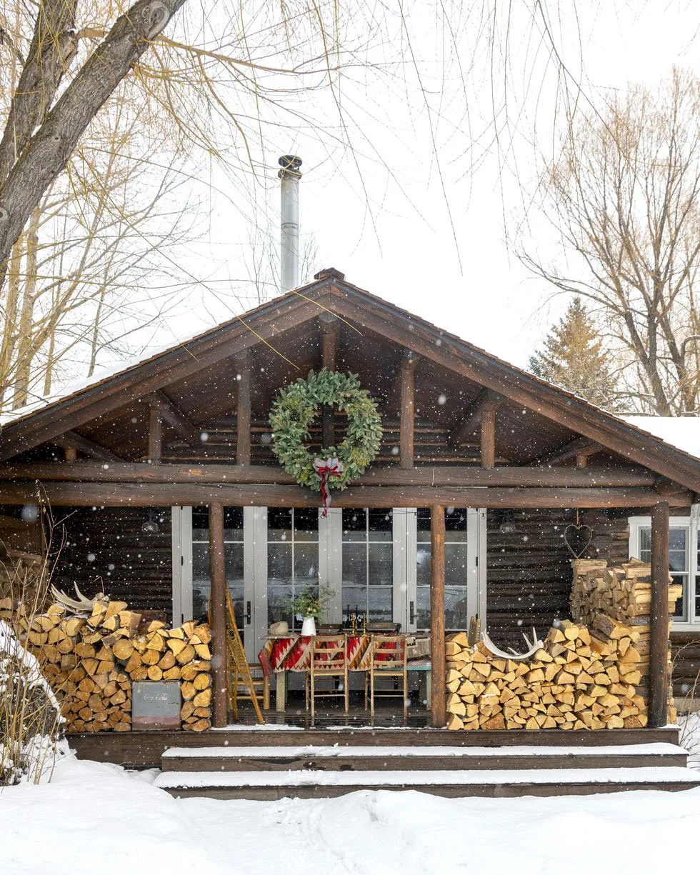 Festividades invernales en un acogedor cabaña de madera en Wyoming - Gallery image 1