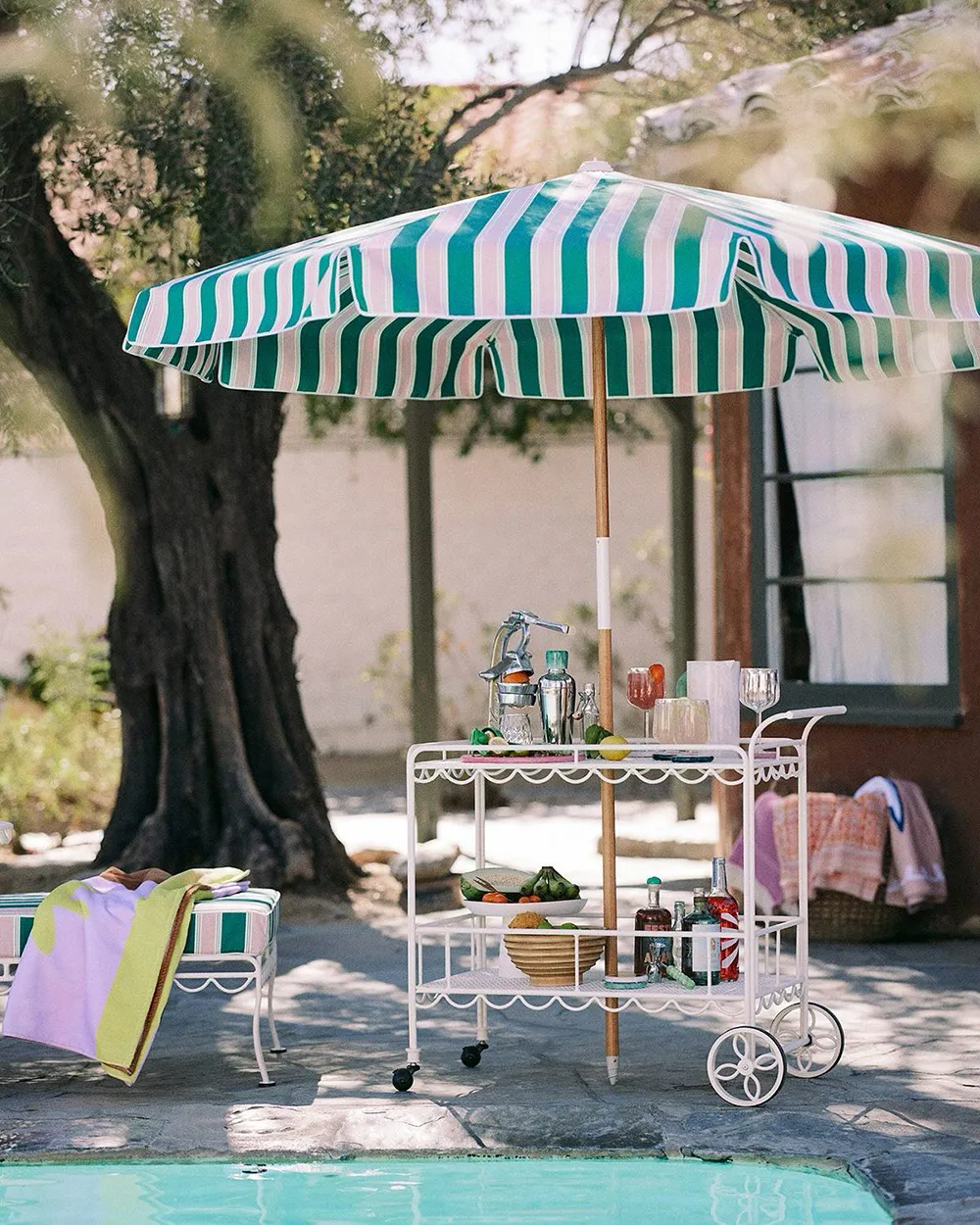 Les joies de l'été dans le nouveau catalogue d'Anthropologie Home - Gallery image 2