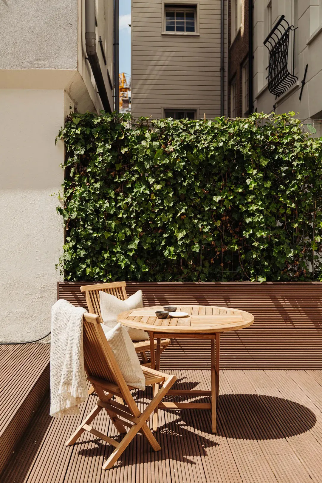 Diseño minimalista cálido en la decoración de un apartamento en una casa junto al canal en Ámsterdam - Gallery image 25