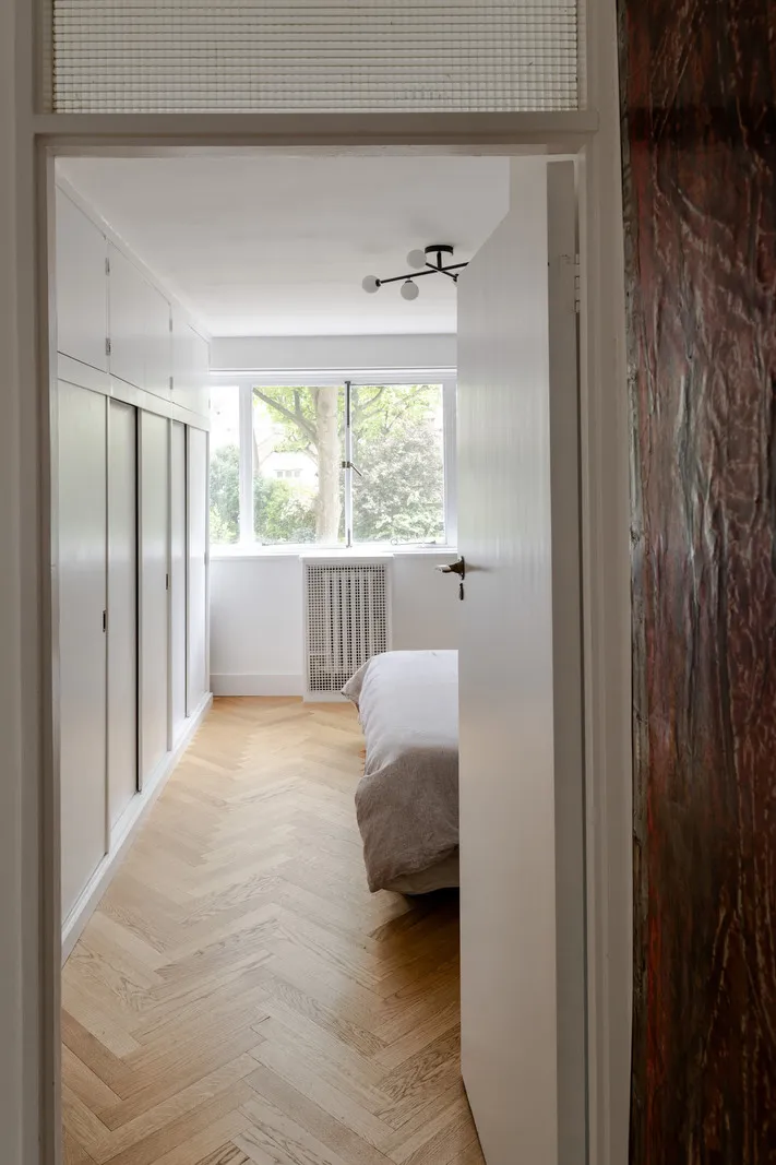 Interesting White Apartment Space in London - Gallery image 13