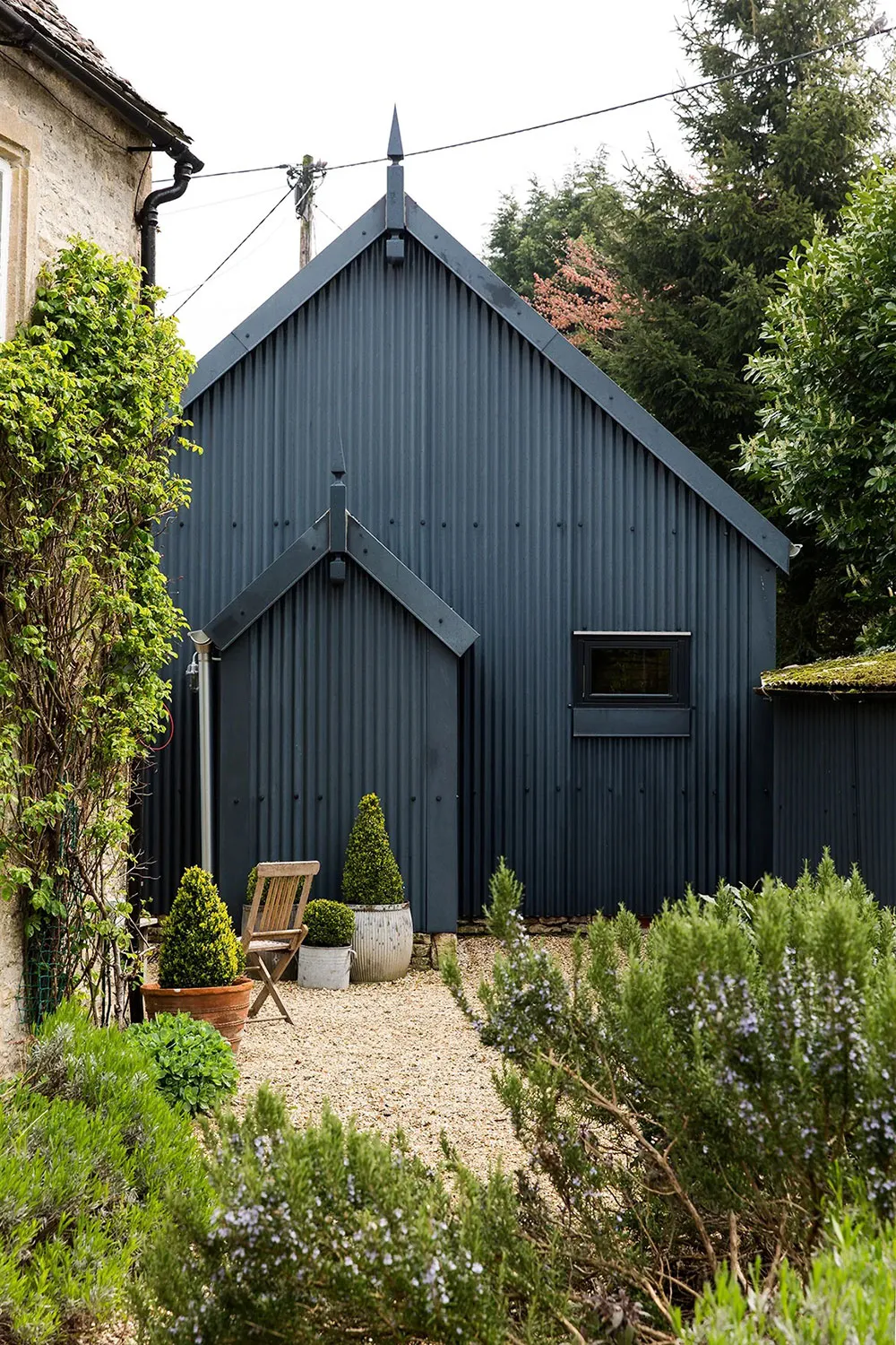 Cómodo cabaña de madera en las profundidades inglesas, disponible para alquiler en fines de semana - Gallery image 1